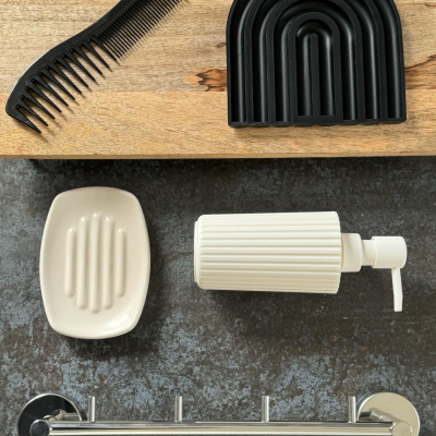 FLERE BADEKROGE I RUSTFRIT STÅL – NÅR ELEGANCE MØDER FUNKTIONALITET